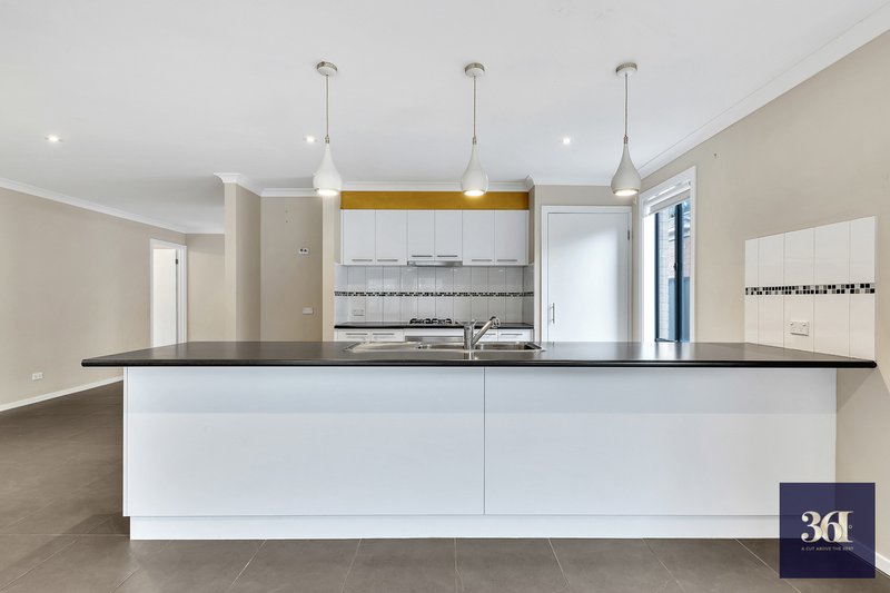 Photo - 38 Winona Circuit, Tarneit VIC 3029 - Image 9