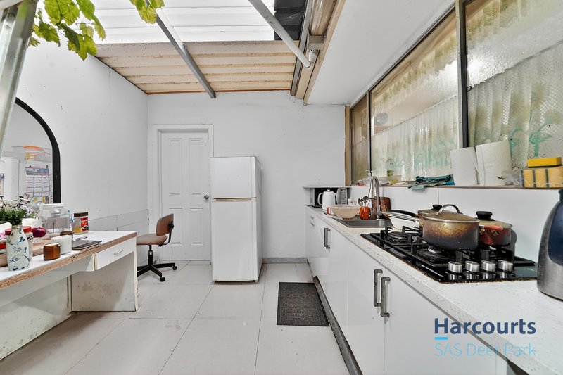 Photo - 38 Woodland Drive, Albanvale VIC 3021 - Image 5