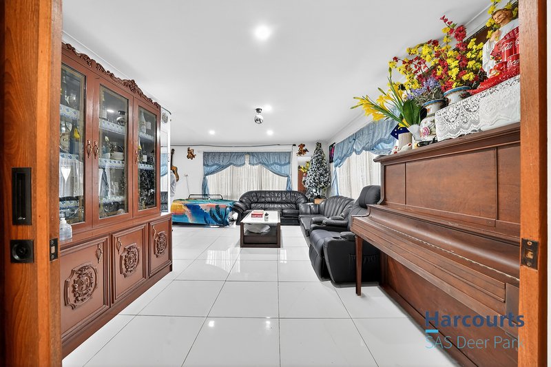 Photo - 38 Woodland Drive, Albanvale VIC 3021 - Image 7