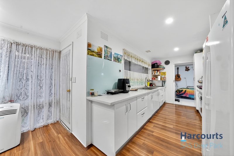 Photo - 38 Woodland Drive, Albanvale VIC 3021 - Image 8