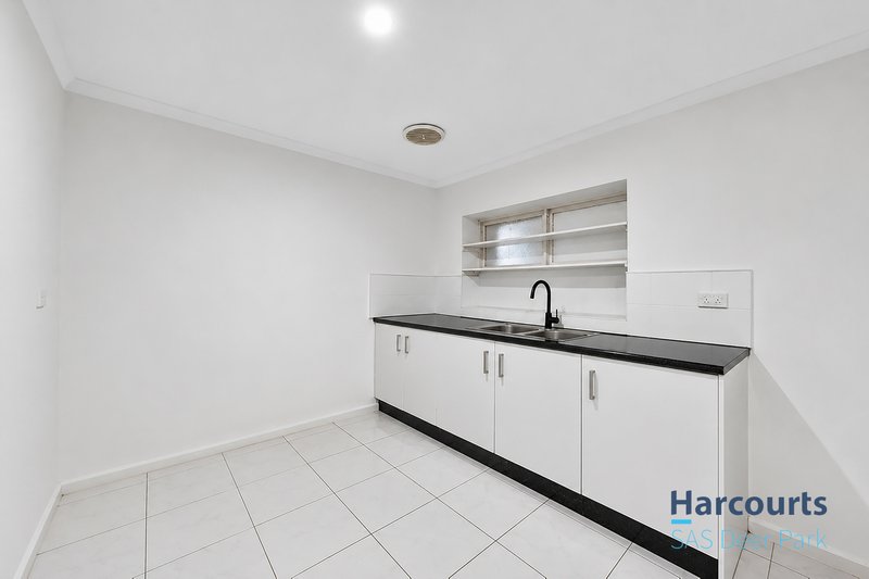 Photo - 38 Woodland Drive, Albanvale VIC 3021 - Image 11