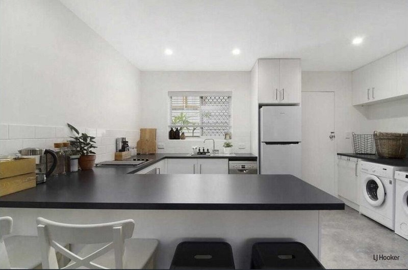 Photo - 3/802 Pacific Parade, Currumbin QLD 4223 - Image 2