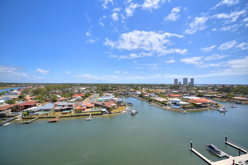 Photo - 3805/5 Harbour Side Court, Biggera Waters QLD 4216 - Image 3