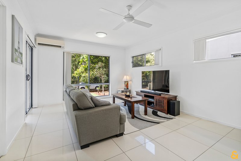 Photo - 38/12 Singh Street, Wynnum West QLD 4178 - Image 3