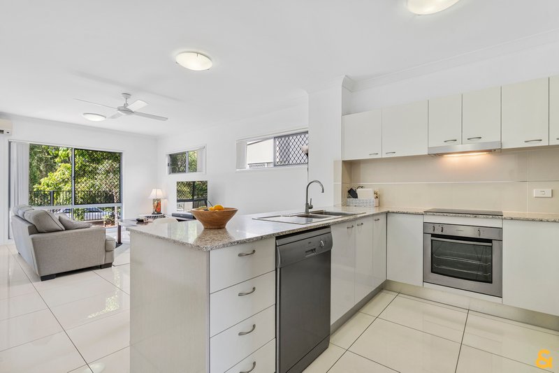 Photo - 38/12 Singh Street, Wynnum West QLD 4178 - Image 4