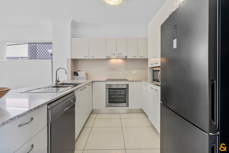 Photo - 38/12 Singh Street, Wynnum West QLD 4178 - Image 5