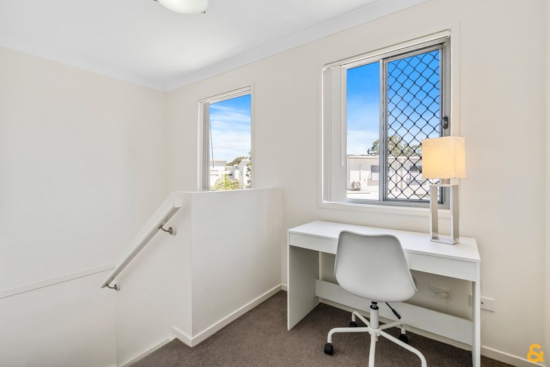 Photo - 38/12 Singh Street, Wynnum West QLD 4178 - Image 6