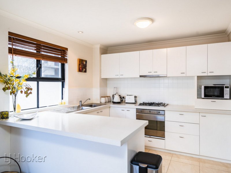 Photo - 3/82 Royal Street, East Perth WA 6004 - Image 7