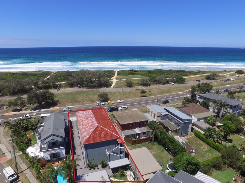 Photo - 3/83 Carrington Parade, Curl Curl NSW 2096 - Image