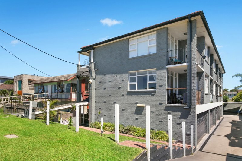 Photo - 3/83 Carrington Parade, Curl Curl NSW 2096 - Image 3