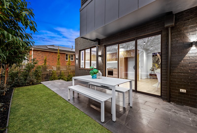 Photo - 3/831 High Street Road, Glen Waverley VIC 3150 - Image 2