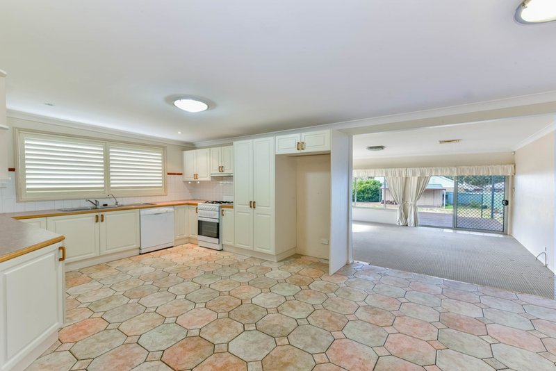 Photo - 385 Thirlmere Way, Thirlmere NSW 2572 - Image 5