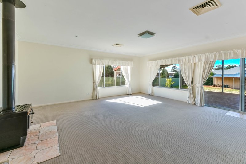 Photo - 385 Thirlmere Way, Thirlmere NSW 2572 - Image 6