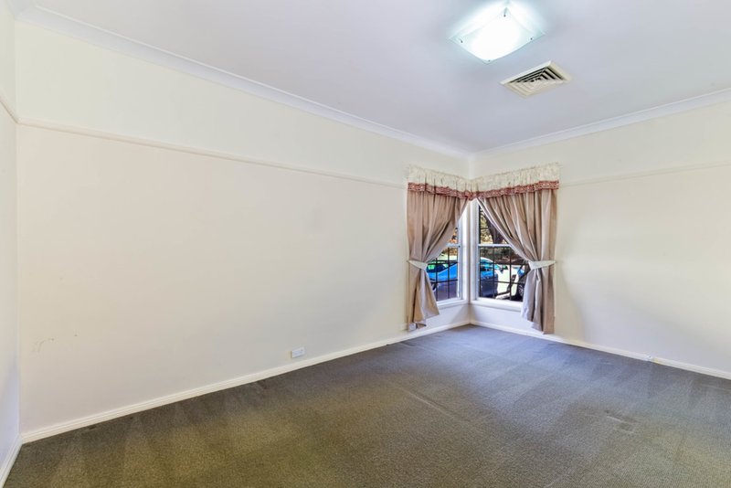 Photo - 385 Thirlmere Way, Thirlmere NSW 2572 - Image 10