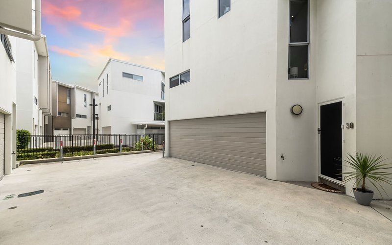 Photo - 38/5074 Emerald Island Drive, Carrara QLD 4211 - Image 6