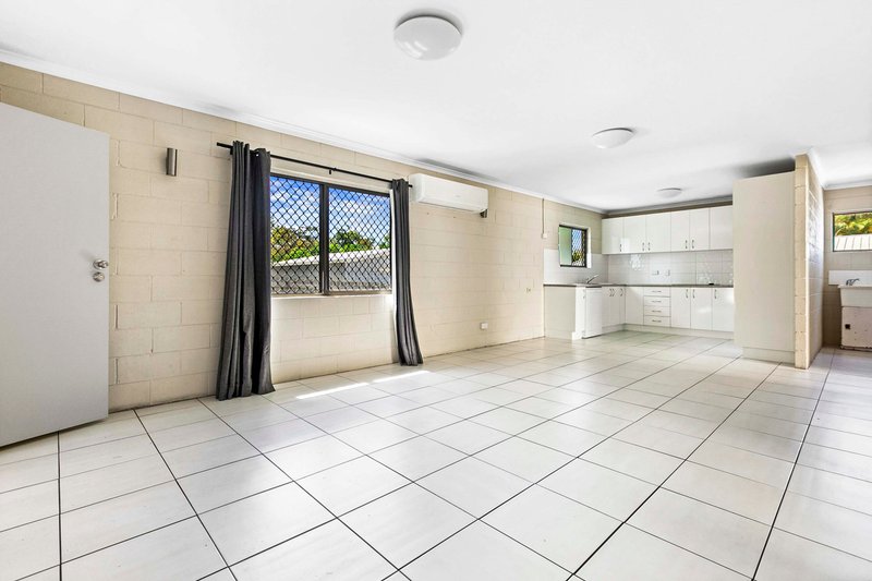 Photo - 386 Torquay Terrace, Torquay QLD 4655 - Image 5