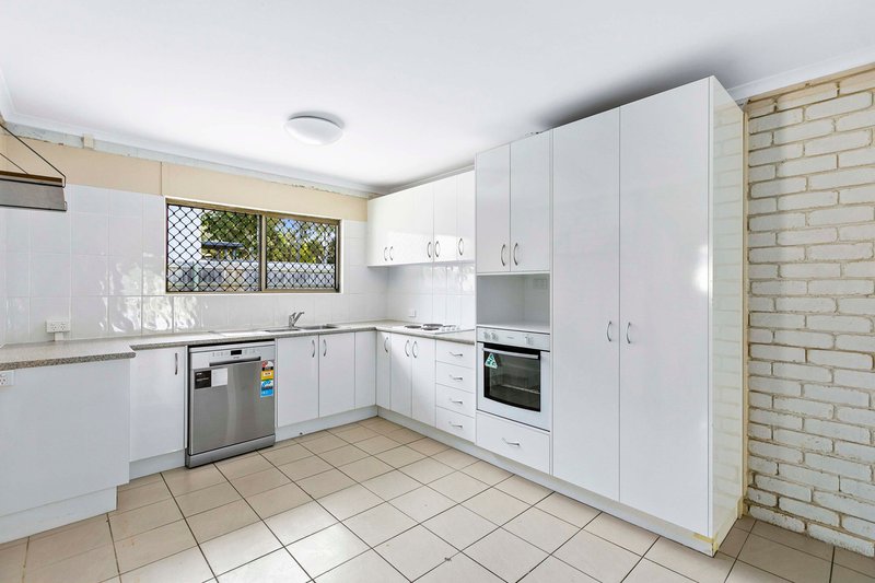 Photo - 386 Torquay Terrace, Torquay QLD 4655 - Image 12