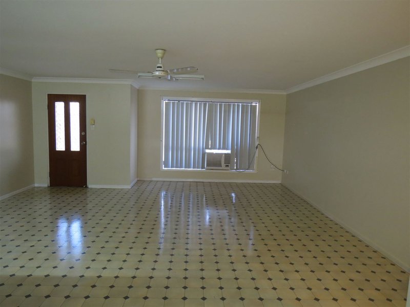 Photo - 3/86 Wilmington Street, Ayr QLD 4807 - Image 2