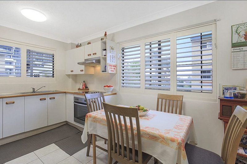 Photo - 3/87 Farnell Street, Chermside QLD 4032 - Image 6