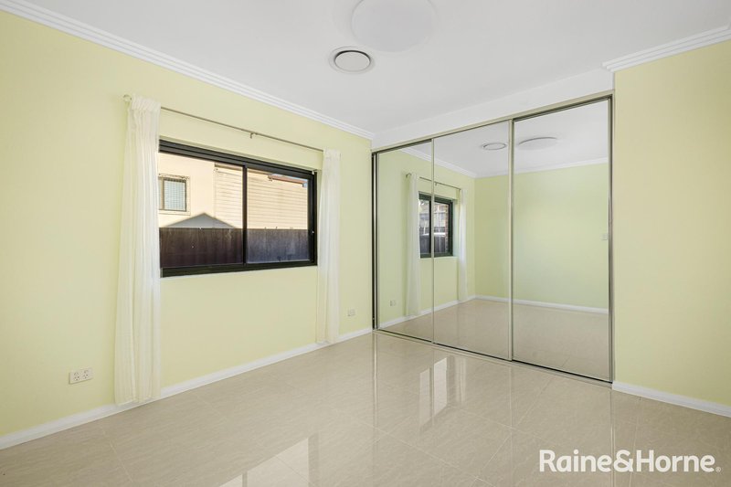 Photo - 38B Saywell Road, Macquarie Fields NSW 2564 - Image 5