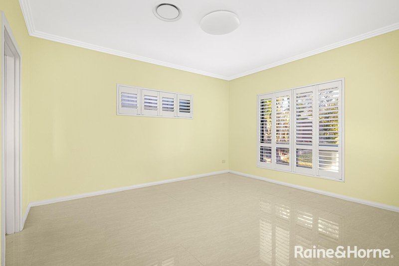 Photo - 38B Saywell Road, Macquarie Fields NSW 2564 - Image 7