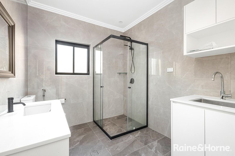 Photo - 38B Saywell Road, Macquarie Fields NSW 2564 - Image 10