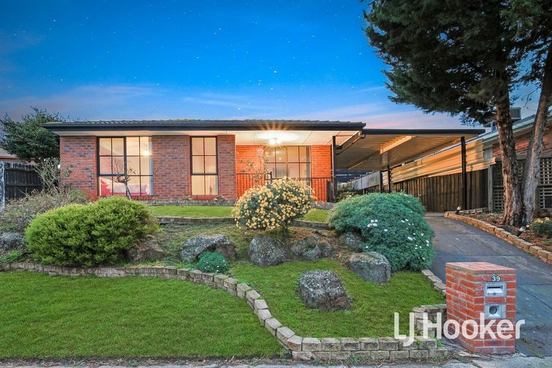 39 Amber Drive, Hampton Park VIC 3976