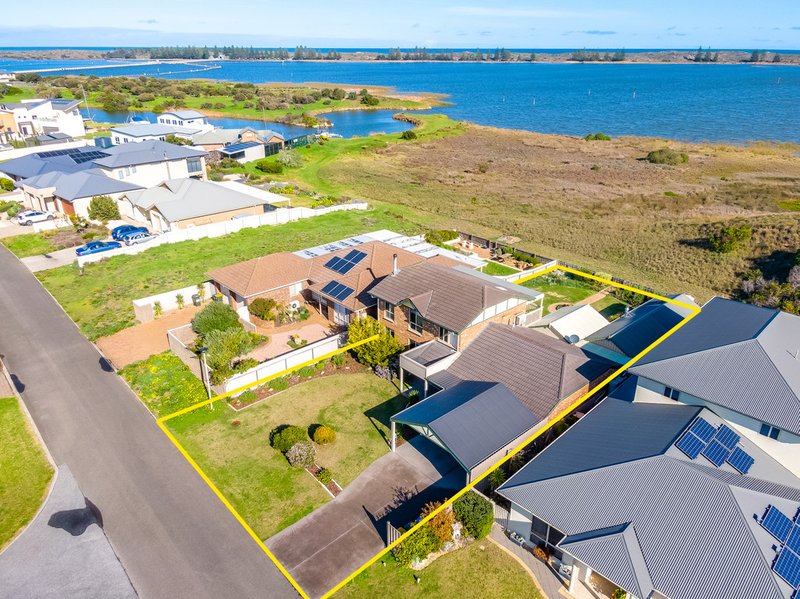 Photo - 39 Arcadia Avenue, Hindmarsh Island SA 5214 - Image 2