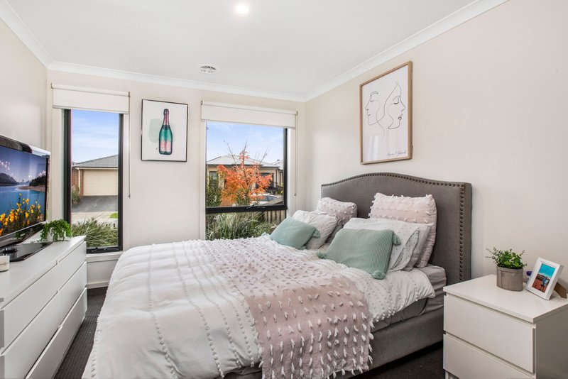 Photo - 39 Arlington Avenue, Pakenham VIC 3810 - Image 5