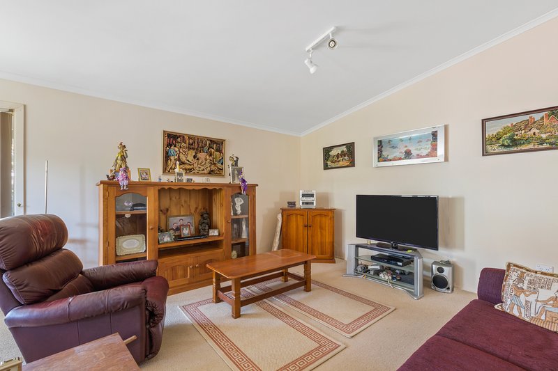 Photo - 39 Arthur Phillip Drive, Kincumber NSW 2251 - Image 2