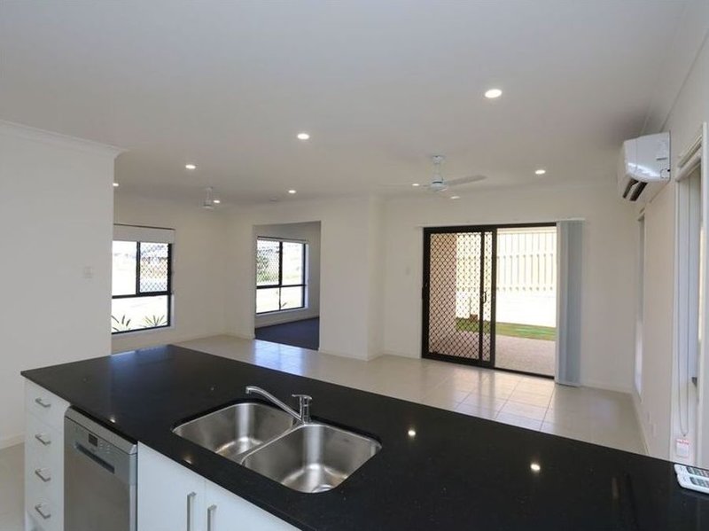 Photo - 39 Augusta Boulevard, Pimpama QLD 4209 - Image 2