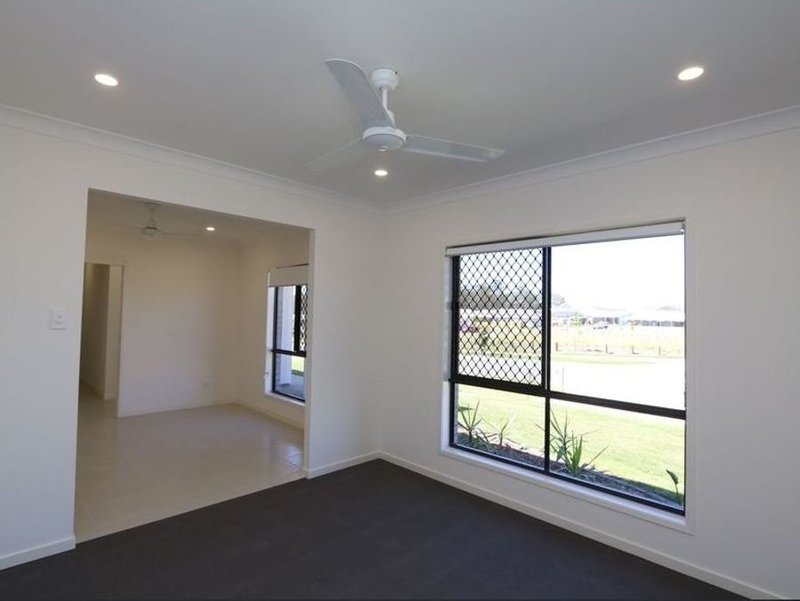 Photo - 39 Augusta Boulevard, Pimpama QLD 4209 - Image 3