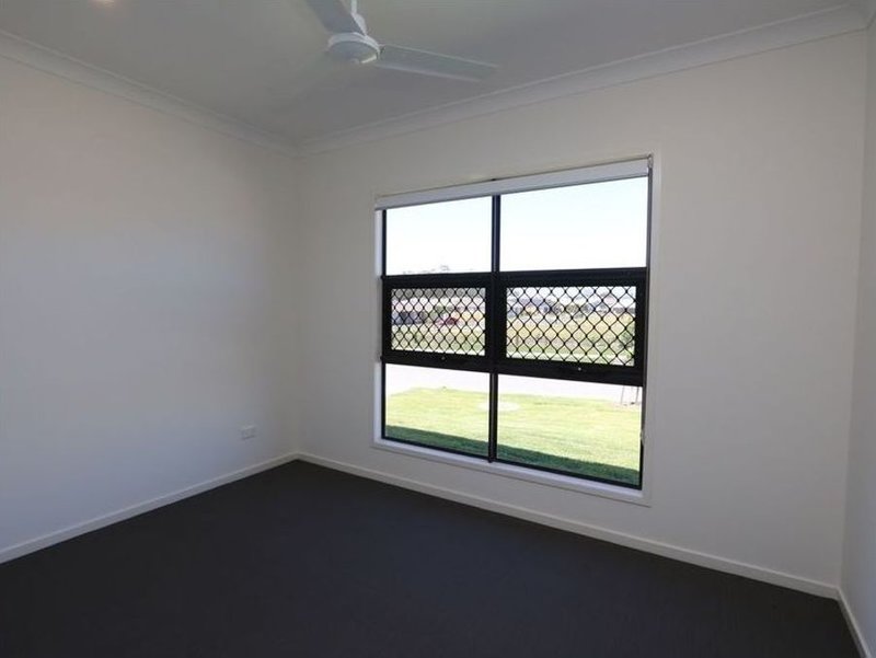 Photo - 39 Augusta Boulevard, Pimpama QLD 4209 - Image 12