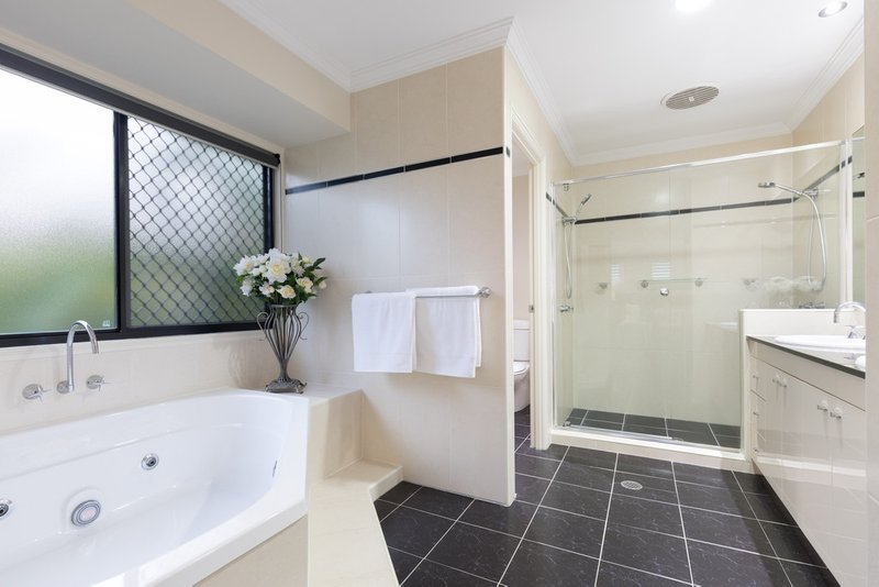 Photo - 39 Balnaves Place, Mitchelton QLD 4053 - Image 7