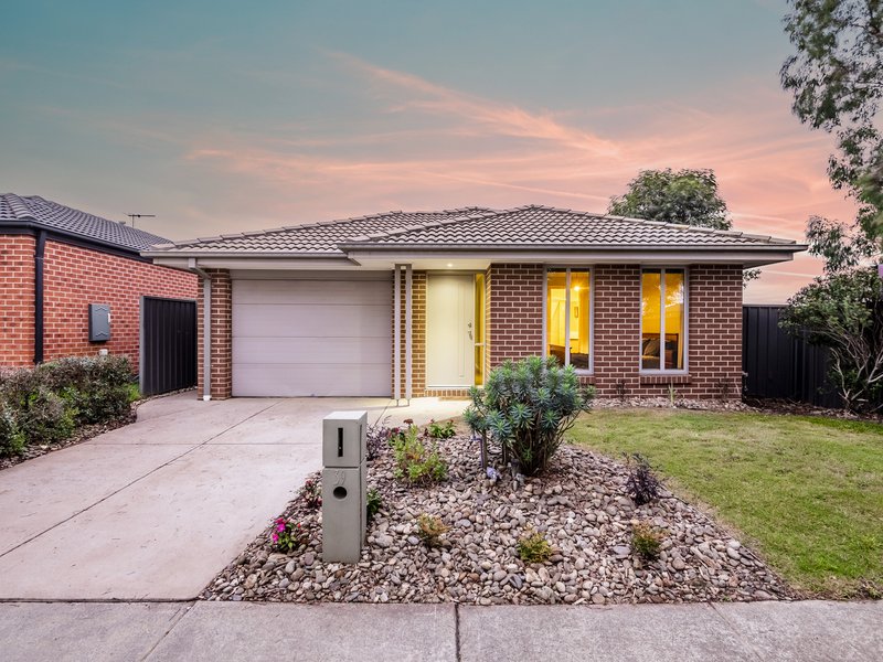 39 Barossa Drive, Clyde North VIC 3978