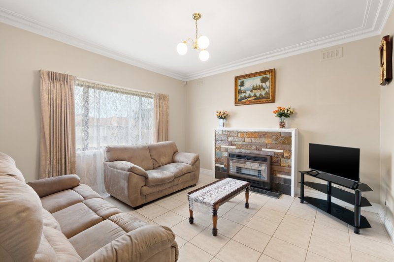 Photo - 39 Beauford Street, Huntingdale VIC 3166 - Image 2