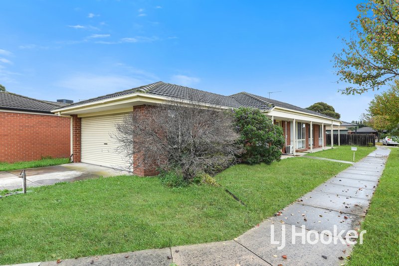 Photo - 39 Bellbrae Crescent, Cranbourne West VIC 3977 - Image 3