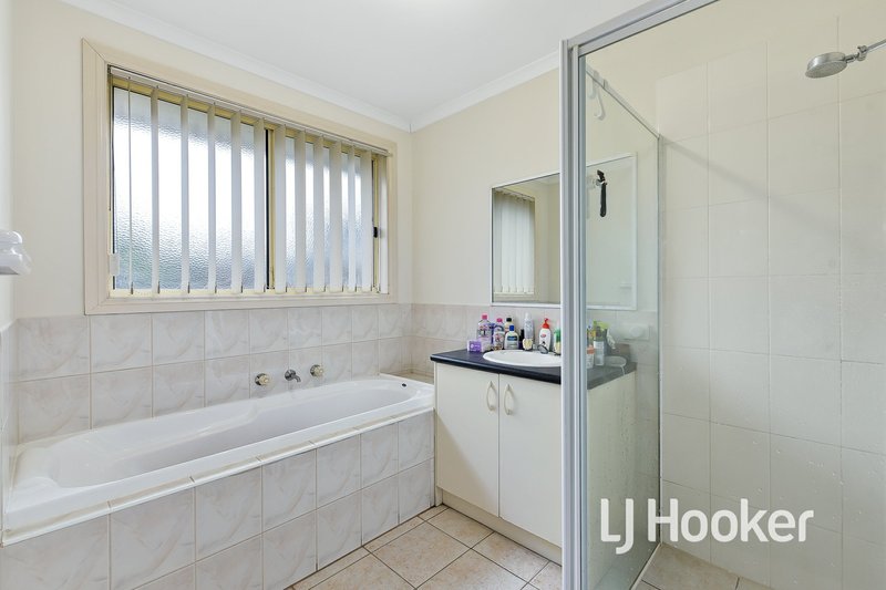 Photo - 39 Bellbrae Crescent, Cranbourne West VIC 3977 - Image 13