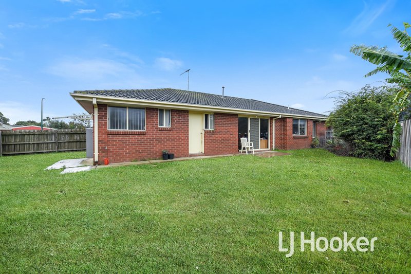 Photo - 39 Bellbrae Crescent, Cranbourne West VIC 3977 - Image 14