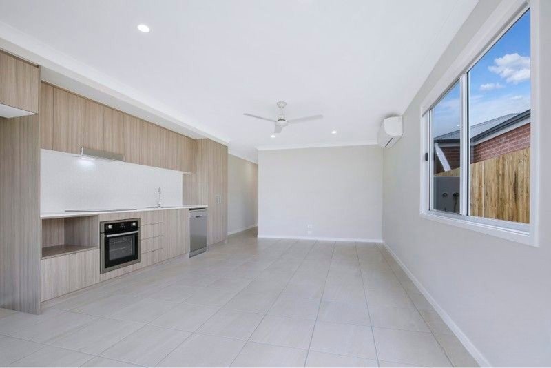 Photo - 39 Bisschop Street, Deception Bay QLD 4508 - Image 2