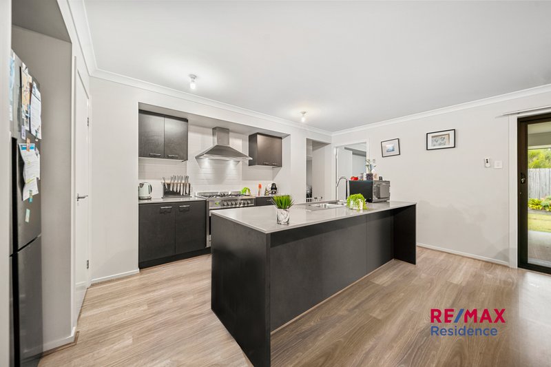 Photo - 39 Bloomfield Avenue, Park Ridge QLD 4125 - Image 3