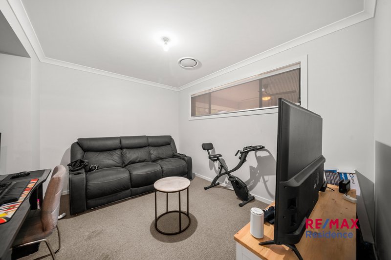 Photo - 39 Bloomfield Avenue, Park Ridge QLD 4125 - Image 7