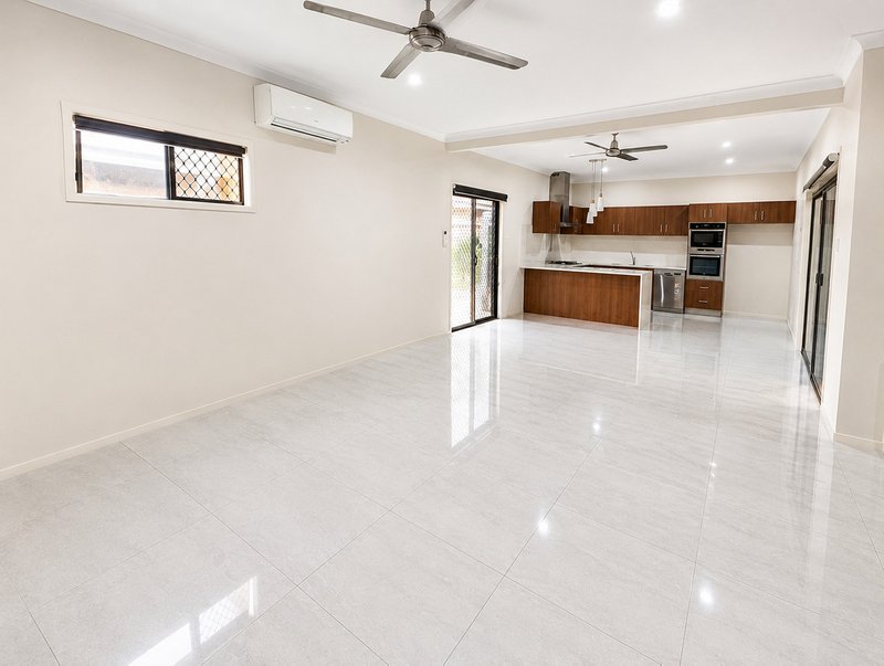 Photo - 39 Blue Mountains Crescent, Fitzgibbon QLD 4018 - Image 2