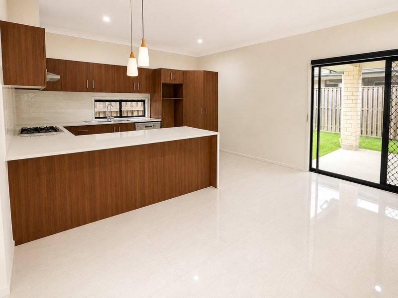 Photo - 39 Blue Mountains Crescent, Fitzgibbon QLD 4018 - Image 3
