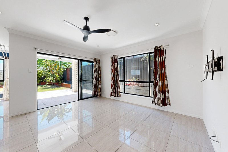 Photo - 39 Brockman Drive, Upper Kedron QLD 4055 - Image 2