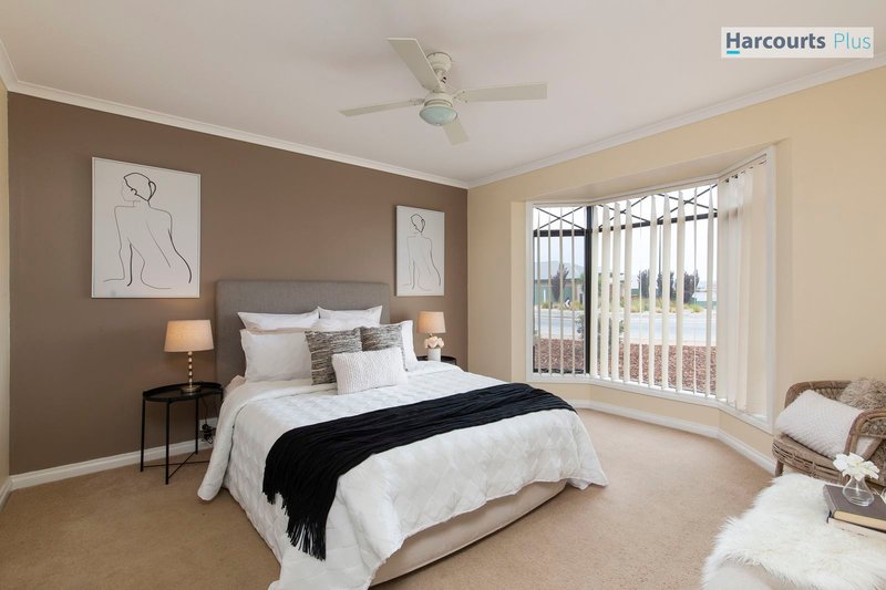 Photo - 39 Brooklyn Drive, Hallett Cove SA 5158 - Image 4