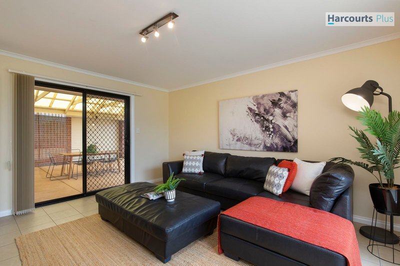 Photo - 39 Brooklyn Drive, Hallett Cove SA 5158 - Image 11