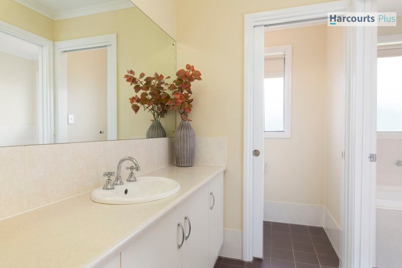 Photo - 39 Brooklyn Drive, Hallett Cove SA 5158 - Image 13