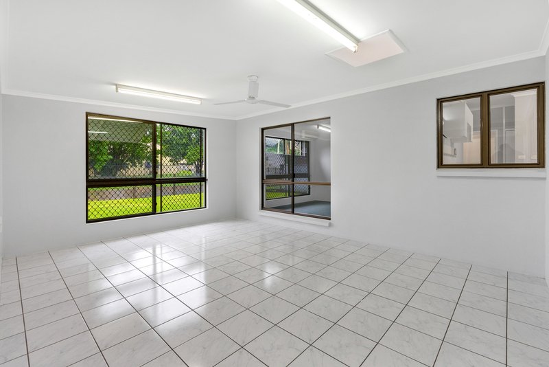 Photo - 39 Brooks Street, Whitfield QLD 4870 - Image 6