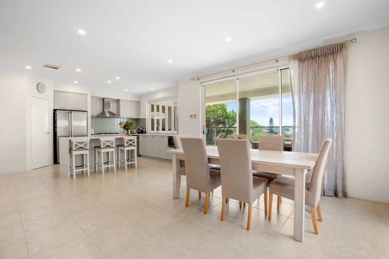 Photo - 39 Broulee Lane, Secret Harbour WA 6173 - Image 4